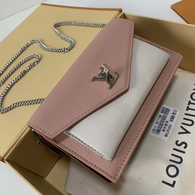 M63980 LV POCHETTE MYLOCKME 链条钱夹 LV手包 LV晚宴包 粉色 M63980 LV POCHETTE MYLOCKME 链条钱夹 LV手包 LV晚宴包 粉色